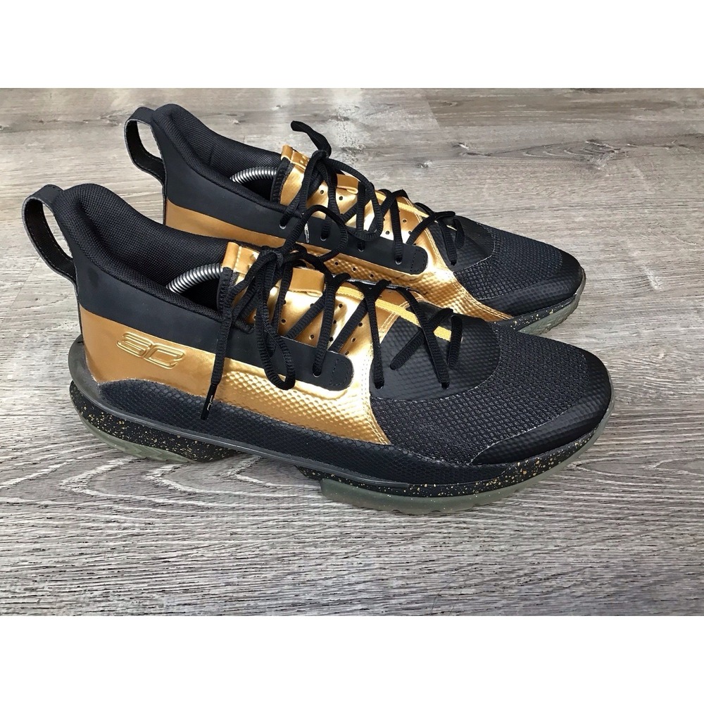 Under Armour Men's Size 12 Curry 7 Black/Metallic Gold 3023300-002 Sneakers